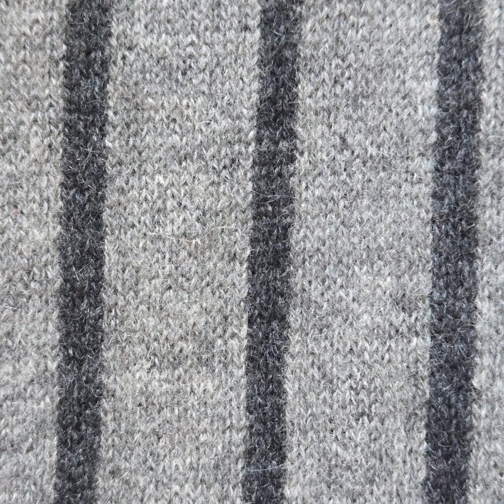 Qi Cashmere Scarf Grey Black - Picture 6 of 7